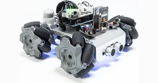 Robot Zeus Car de SunFounder con cuatro ruedas Mecanum, cámara y electrónica visible sobre chasis metálico
