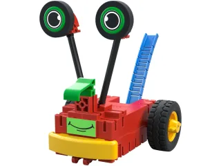 Un montaje de Early Coding con ruedas, ojos altos y piezas rojas y verdes.