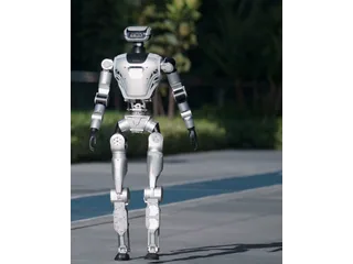 LimX Oli físico, de cuerpo completo, en un fotograma del vídeo oficial Oli’s Day