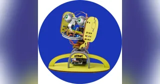 Imagen oficial de Xyloh con estructura amarilla y mecanismos de la cara visibles
