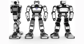 Render oficial de Yanshee de UBTECH visto de lado, frente y espalda, con cuerpo completo.