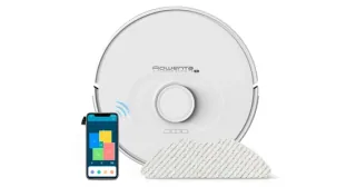 Rowenta X-Plorer Serie 75 S blanco junto a la aplicación y una mopa.