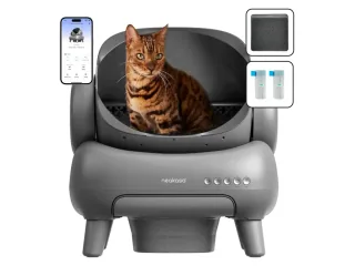 Neakasa M1 Plus abierto con un gato dentro y detalles de la aplicación.