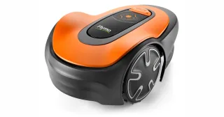 Flymo EasiLife Go 250 naranja y negro visto en perspectiva.