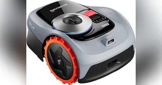 Cortacésped Segway Navimow i105E gris con ruedas delanteras de borde naranja sobre fondo blanco