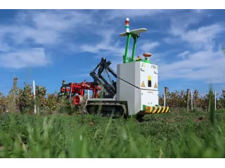 Fotografía oficial de Jo publicada por Naïo Technologies.