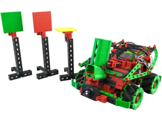 Robot móvil del kit Robotics Hightech junto a accesorios de actividad.