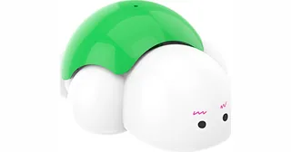 Robot Turtle blanco con caparazón verde y pequeñas ruedas, visto en tres cuartos.