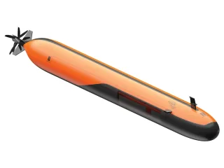 Render oficial completo de HUGIN Endurance con casco naranja, hélice, cola y aletas dentro del encuadre.