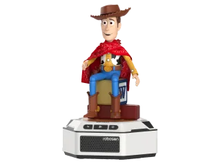 Render oficial de Mini Woody de Toy Story 5 con sombrero y bandana, colocado sobre la base de Robosen.