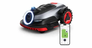 Render oficial del cortacésped KEENMOW K1 completo junto a una pantalla de su aplicación.