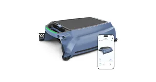 Render promocional oficial de AIRROBO SP200 completo, con panel solar en la parte superior, junto a un teléfono, sobre fondo blanco.