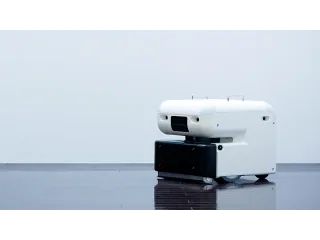 CL02 sobre un suelo interior en la fotografía oficial de CYBERDYNE.