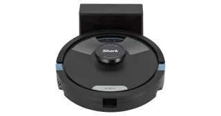 Shark Matrix Plus RV2620WDEU negro con su base de carga.