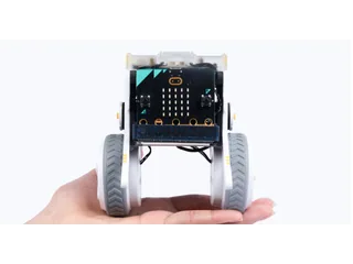 Fotografía oficial del XGO Rider con una placa micro:bit en el frontal, sostenido sobre una mano y apoyado en sus dos ruedas.