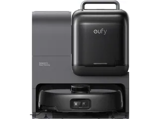 Eufy Omni E28 negro ante su estación, con el módulo quitamanchas portátil instalado en la parte superior