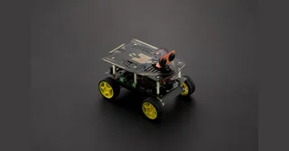 Cherokey 4WD de DFRobot con ruedas grandes y sensor ultrasónico frontal