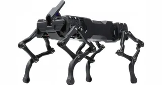 Cuadrúpedo negro WAVEGO de Waveshare con cámara frontal y cuatro patas articuladas