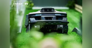 Imagen promocional oficial de Anker eufy S2 Max completo sobre césped, publicada por Anker en el anuncio de IFA 2026.