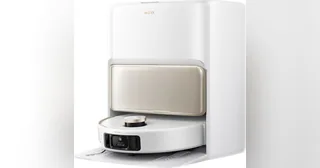 MOVA V50 Ultra Complete blanco junto a su estación de vaciado y lavado de mopas
