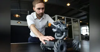 RoboMaster S1 de DJI ensamblado durante la prueba de Heliguy