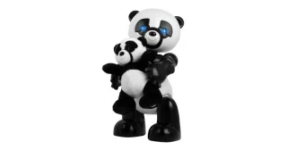Robopanda 8068 de WowWee de cuerpo entero, sujetando su panda de peluche.