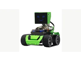 Qoopers de Robobloq en un montaje verde de orugas con pantalla de ojos LED