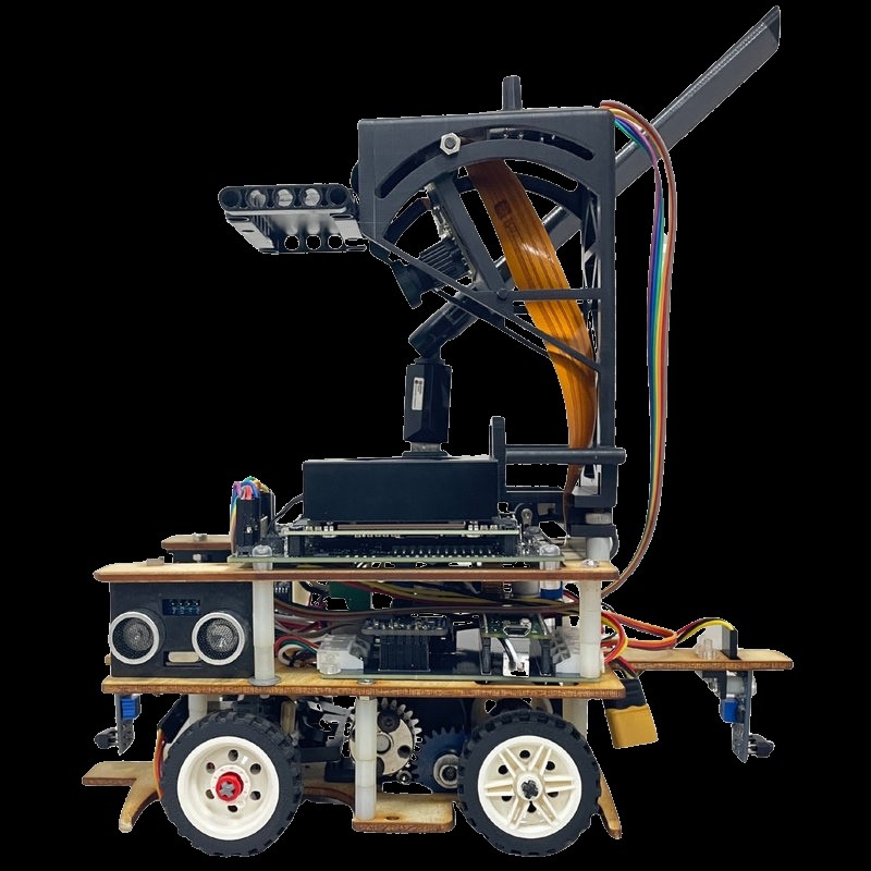 Fotografía de Fire On All Cylinders de su robot completo visto de lado, con plataformas de madera, ruedas claras y soporte elevado de percepción.