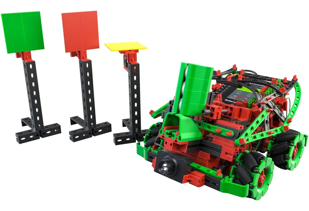 Robot móvil del kit Robotics Hightech junto a accesorios de actividad.