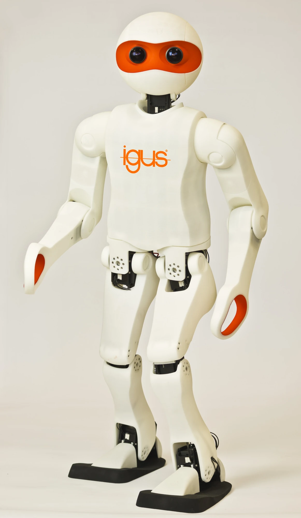 igus Humanoid Open Platform, de cuerpo entero, con carcasa blanca y rostro naranja.