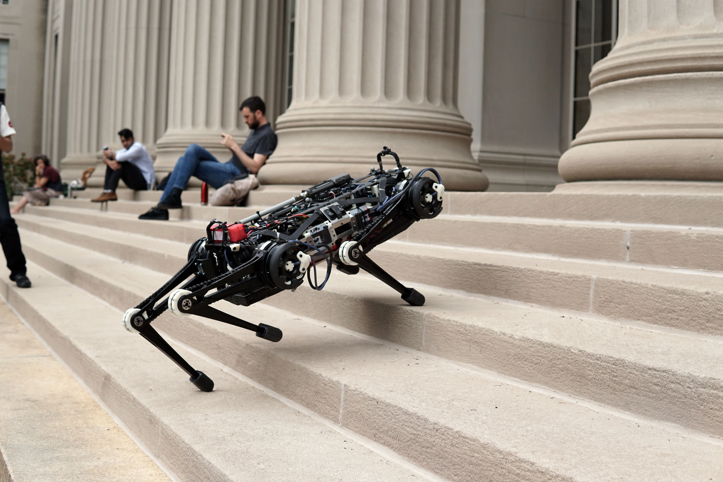 Fotografía de MIT Cheetah 3 publicada por MIT Biomimetic Robotics Lab.